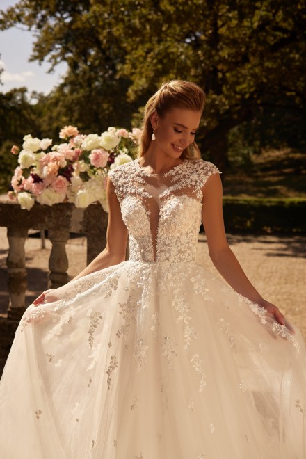 https://www.sposa-lia.com/images/stories/virtuemart/product/2)  Mia.jpg